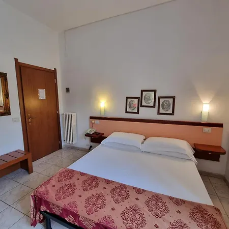 Luisa Hotel 2*