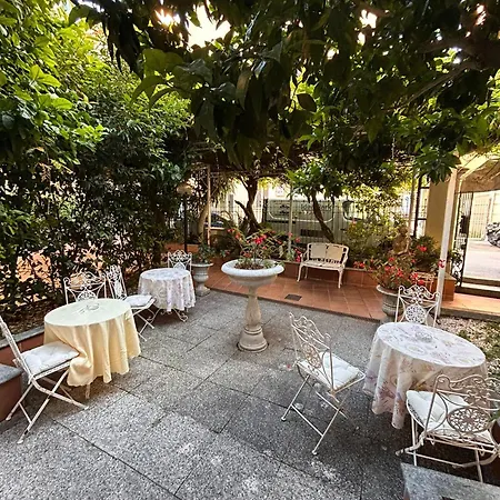 Luisa Hotel 2*